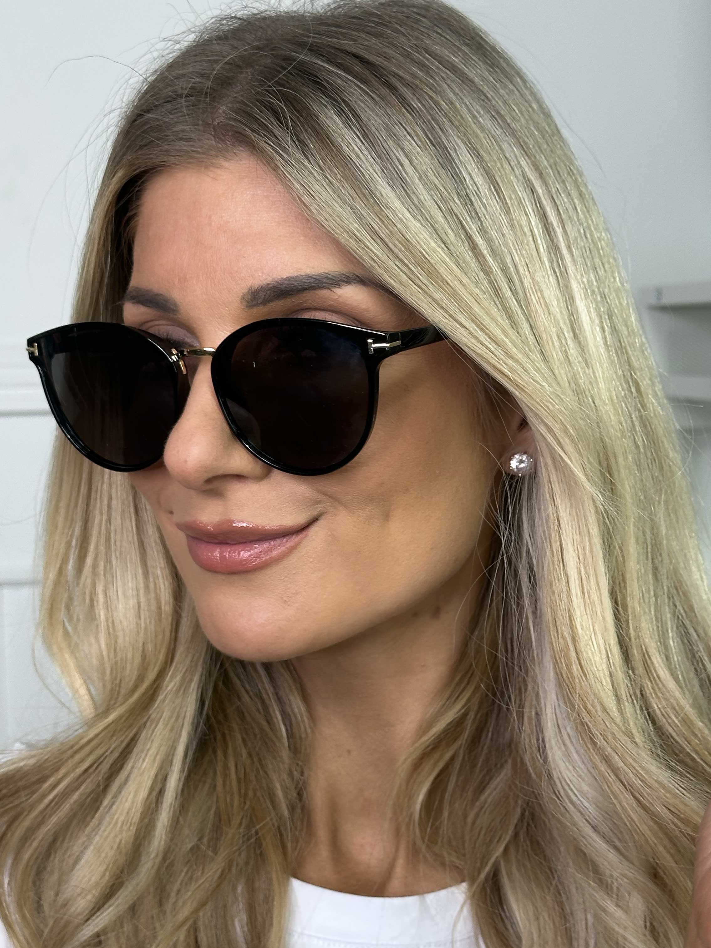 Madison - Solglasögon med smal båge och gulddetaljer